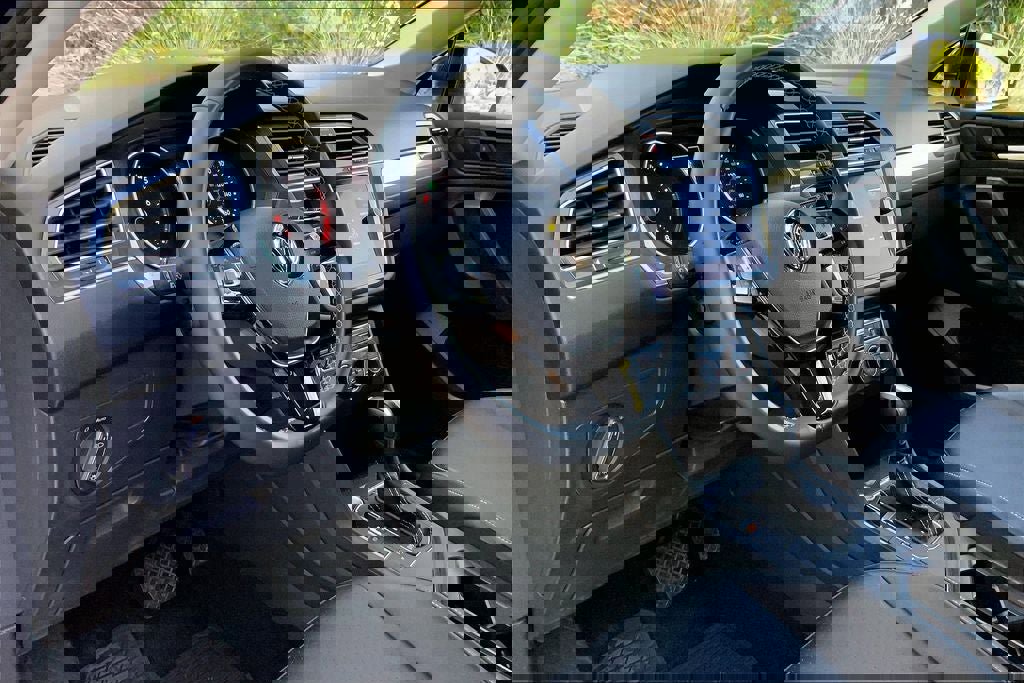 Certified 2021 Volkswagen Tiguan SE image 14