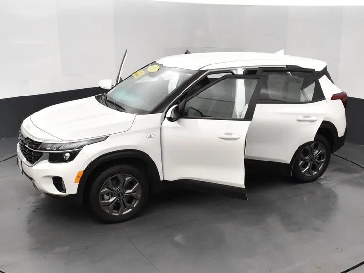Used 2026 Kia Seltos LX AWD/4WD image 7