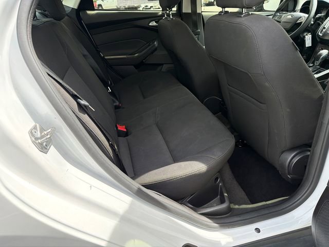 Used 2018 Ford Focus SE w/ SE Appearance Package image 15