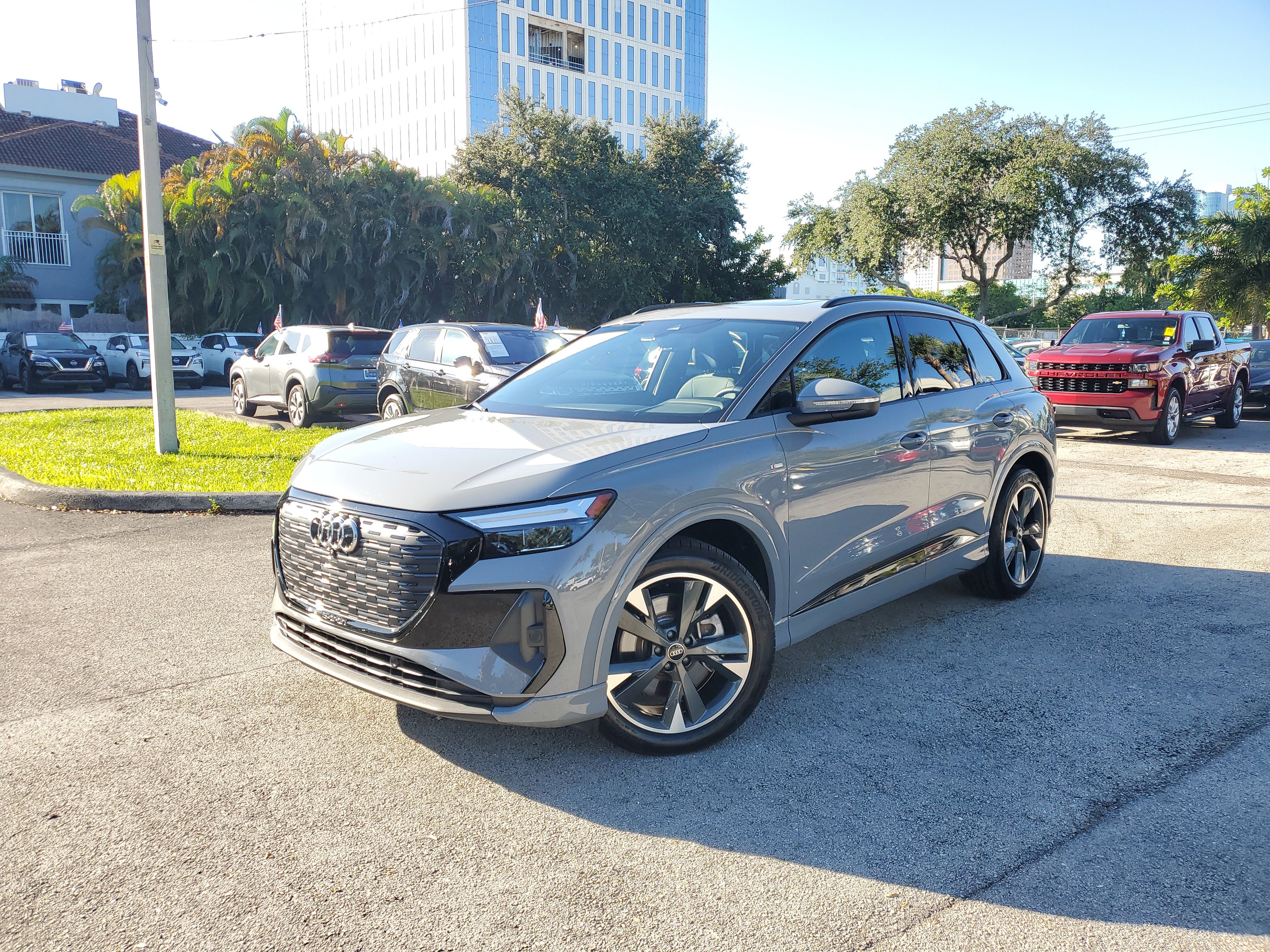 Used 2025 Audi Q4 e-tron Premium w/ Convenience Package image 32