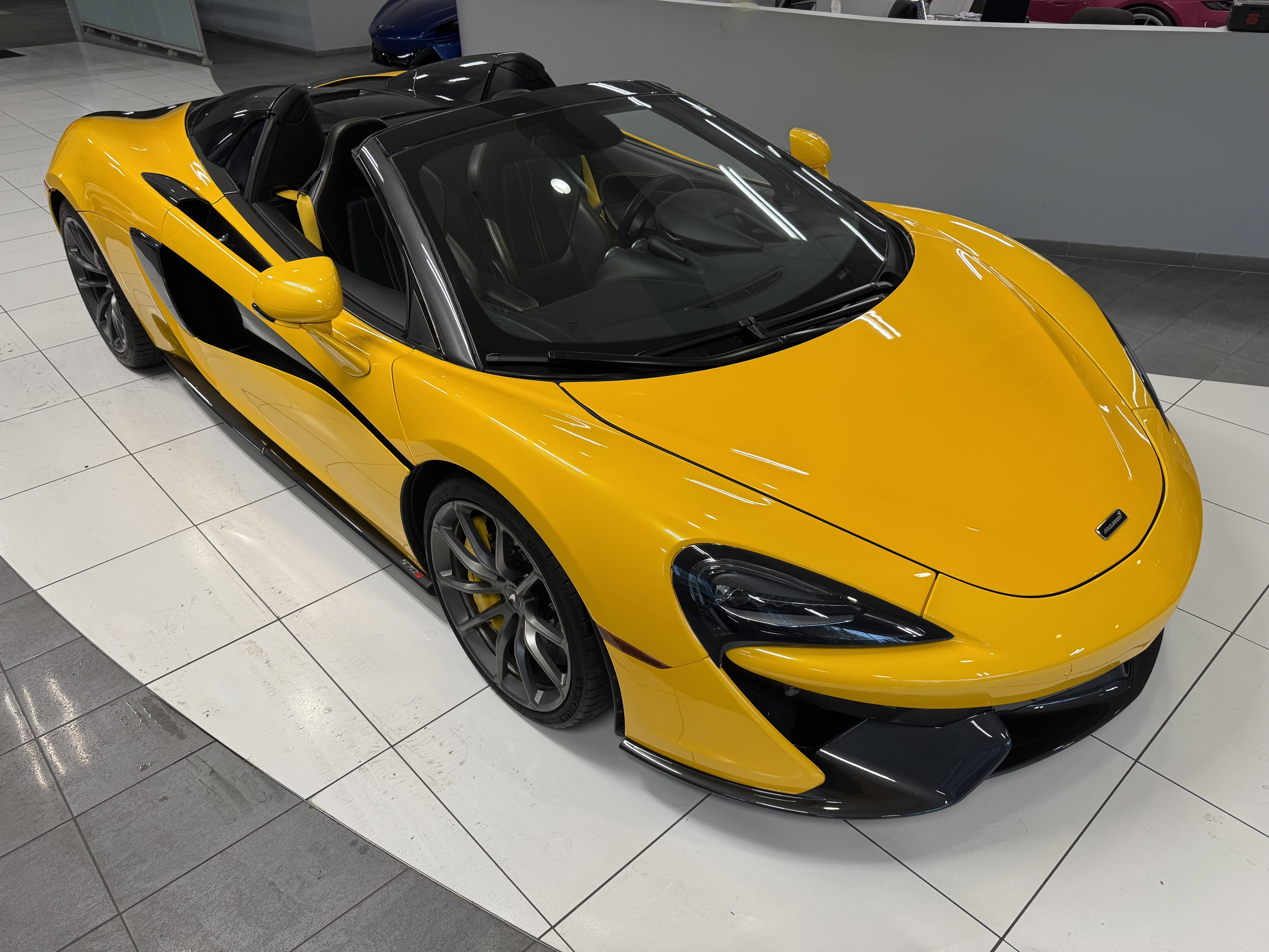 Used 2020 McLaren 570S Spider image 9