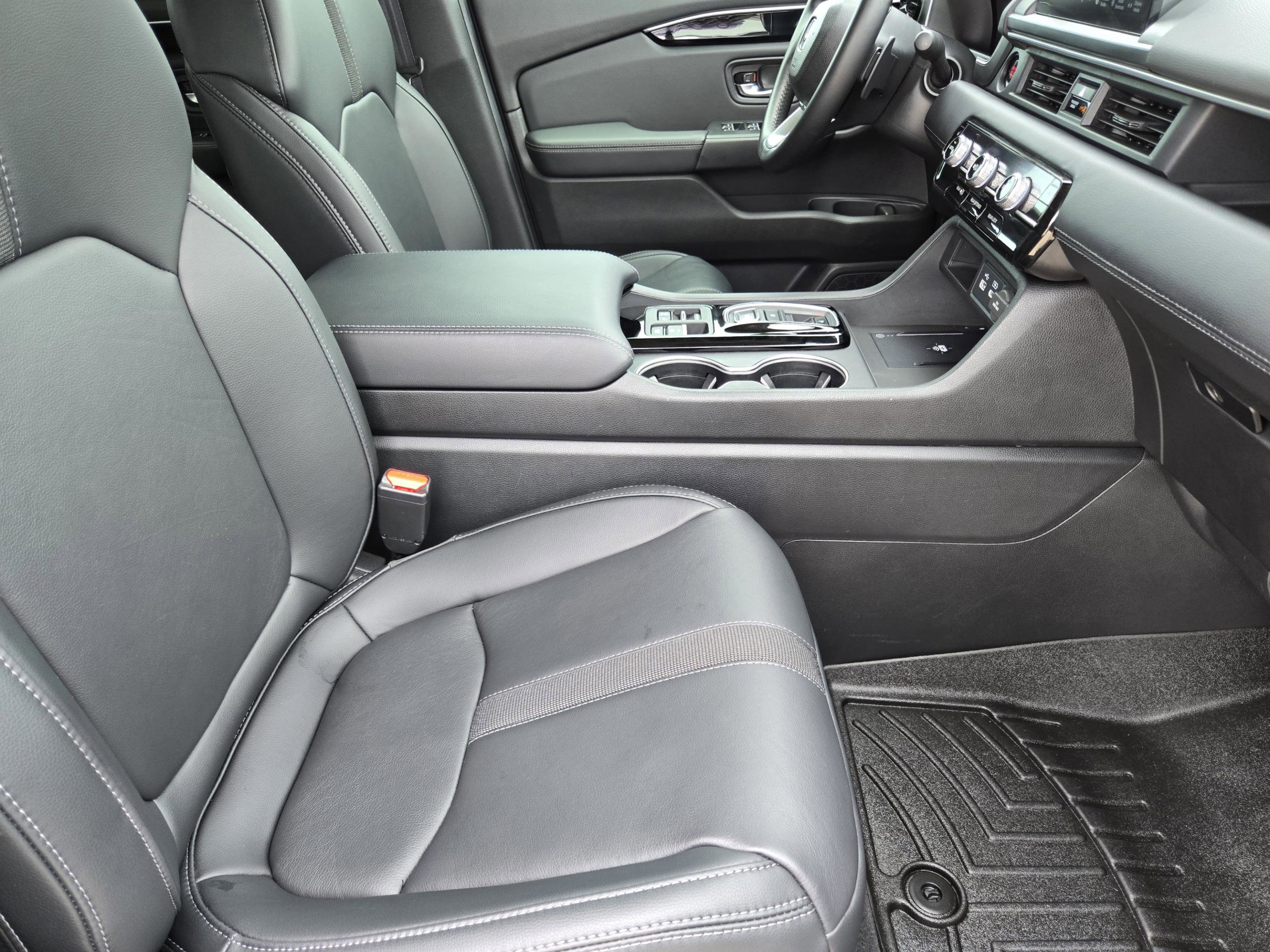 Certified 2025 Honda Pilot Touring image 10
