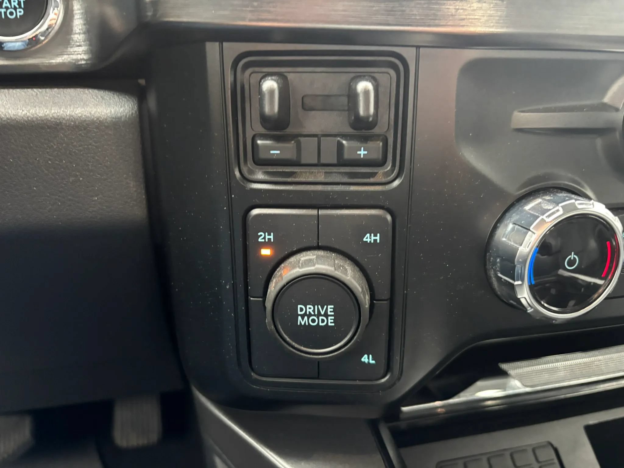 Used 2023 Ford F250 Lariat w/ Sport Appearance Package AWD/4WD image 26