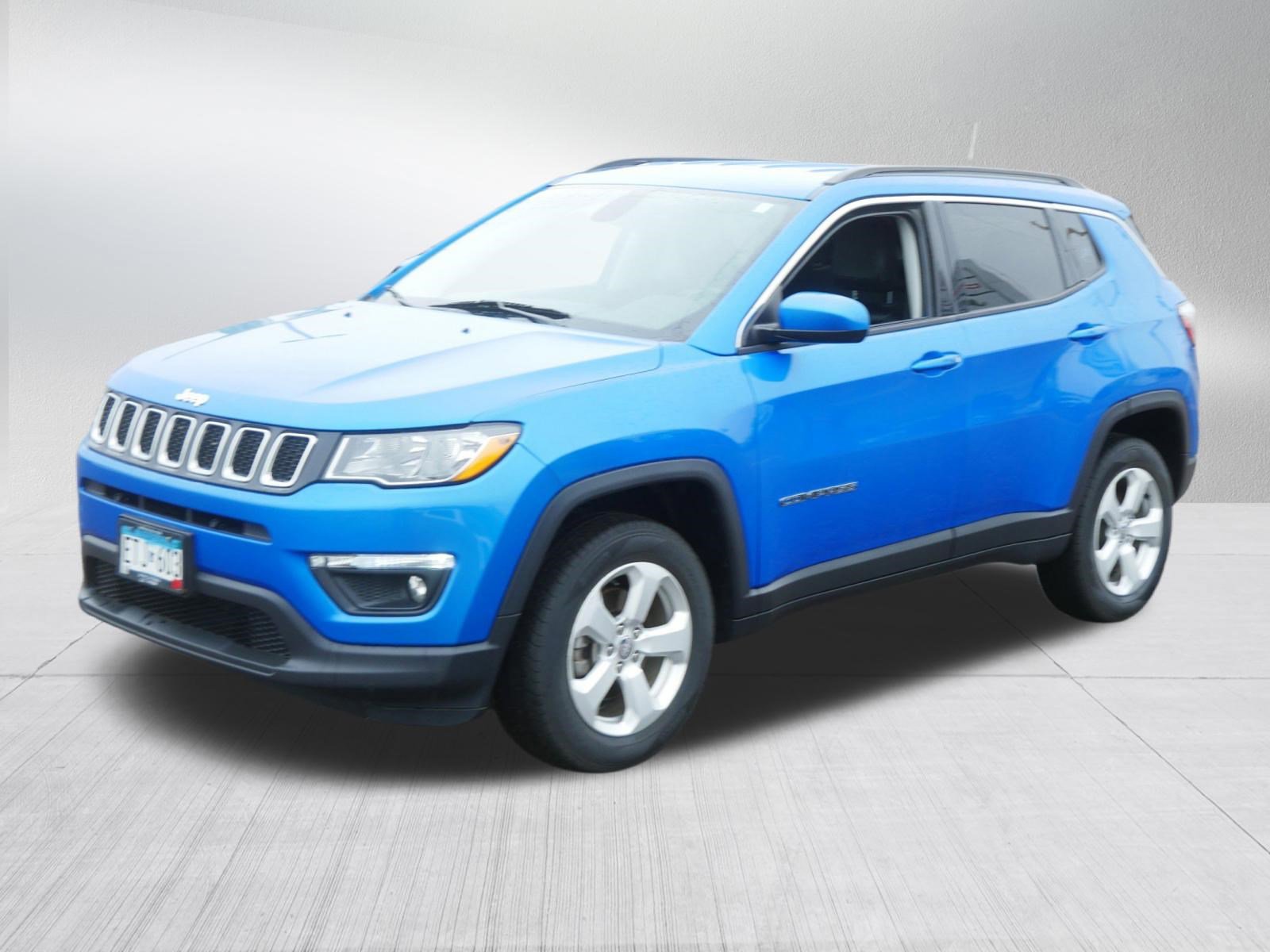 Used 2018 Jeep Compass Latitude w/ Popular Equipment Group AWD/4WD image 3