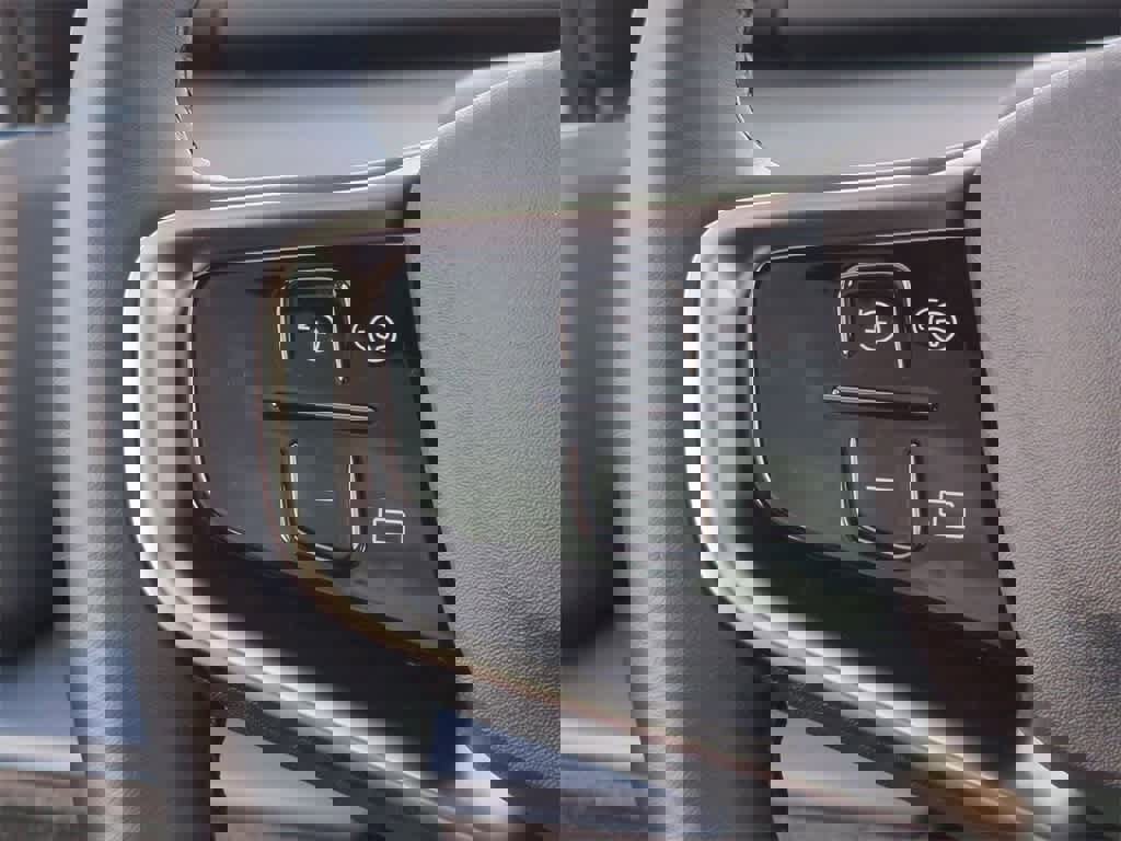 New 2025 Volvo EX30 Plus w/ Climate Package image 16