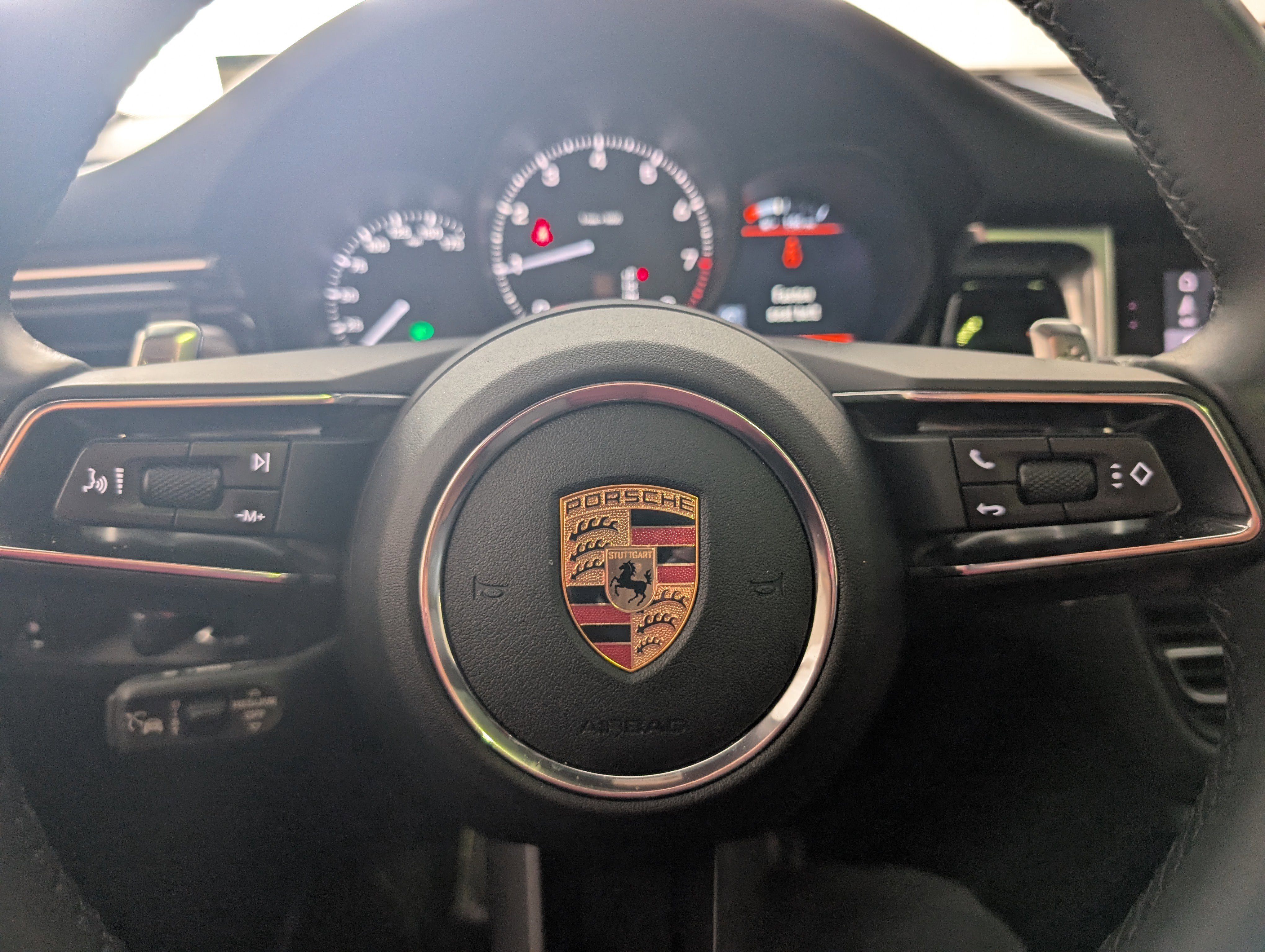 Used 2025 Porsche Macan image 32