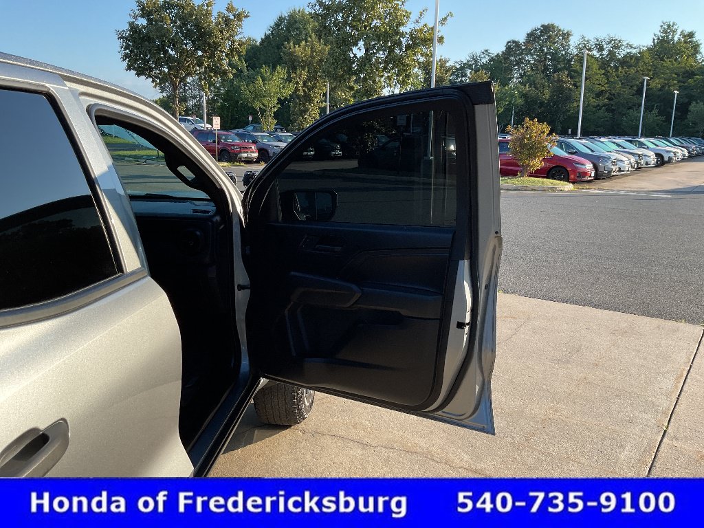 Used 2024 Chevrolet Colorado Trail Boss AWD/4WD image 19