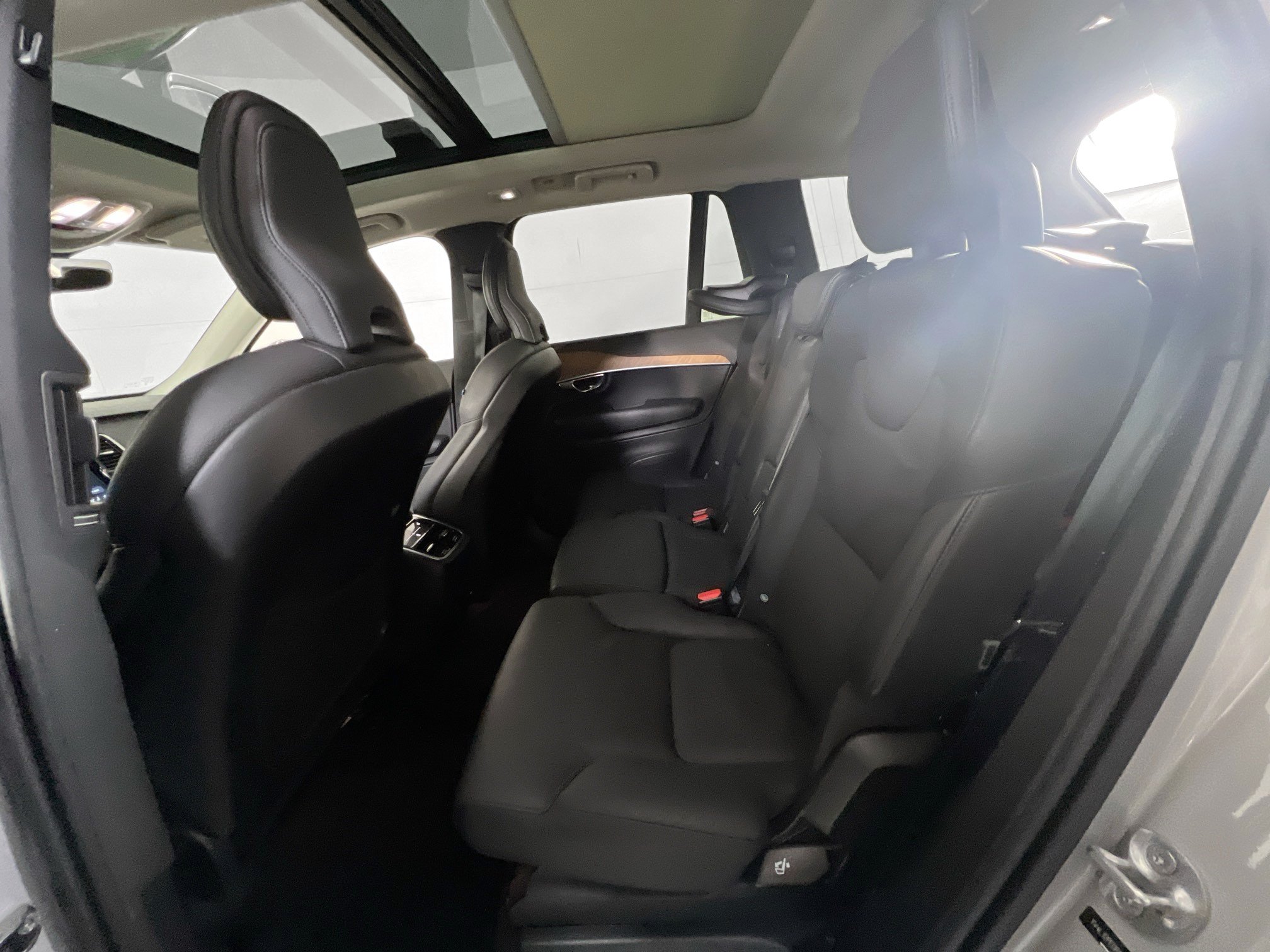 Used 2024 Volvo XC90 B5 Plus AWD/4WD image 25