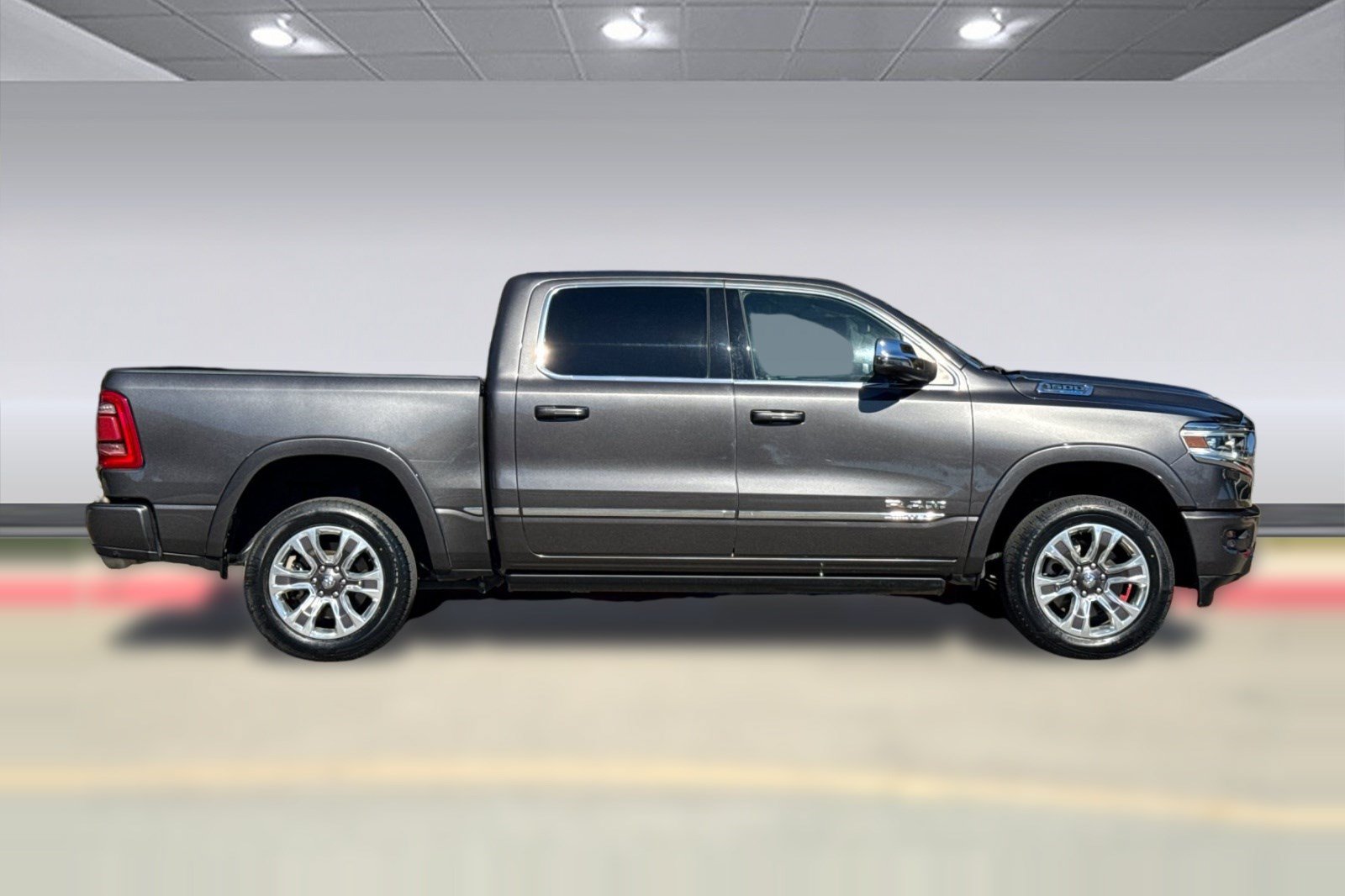 Used 2024 RAM 1500 Limited AWD/4WD image 8
