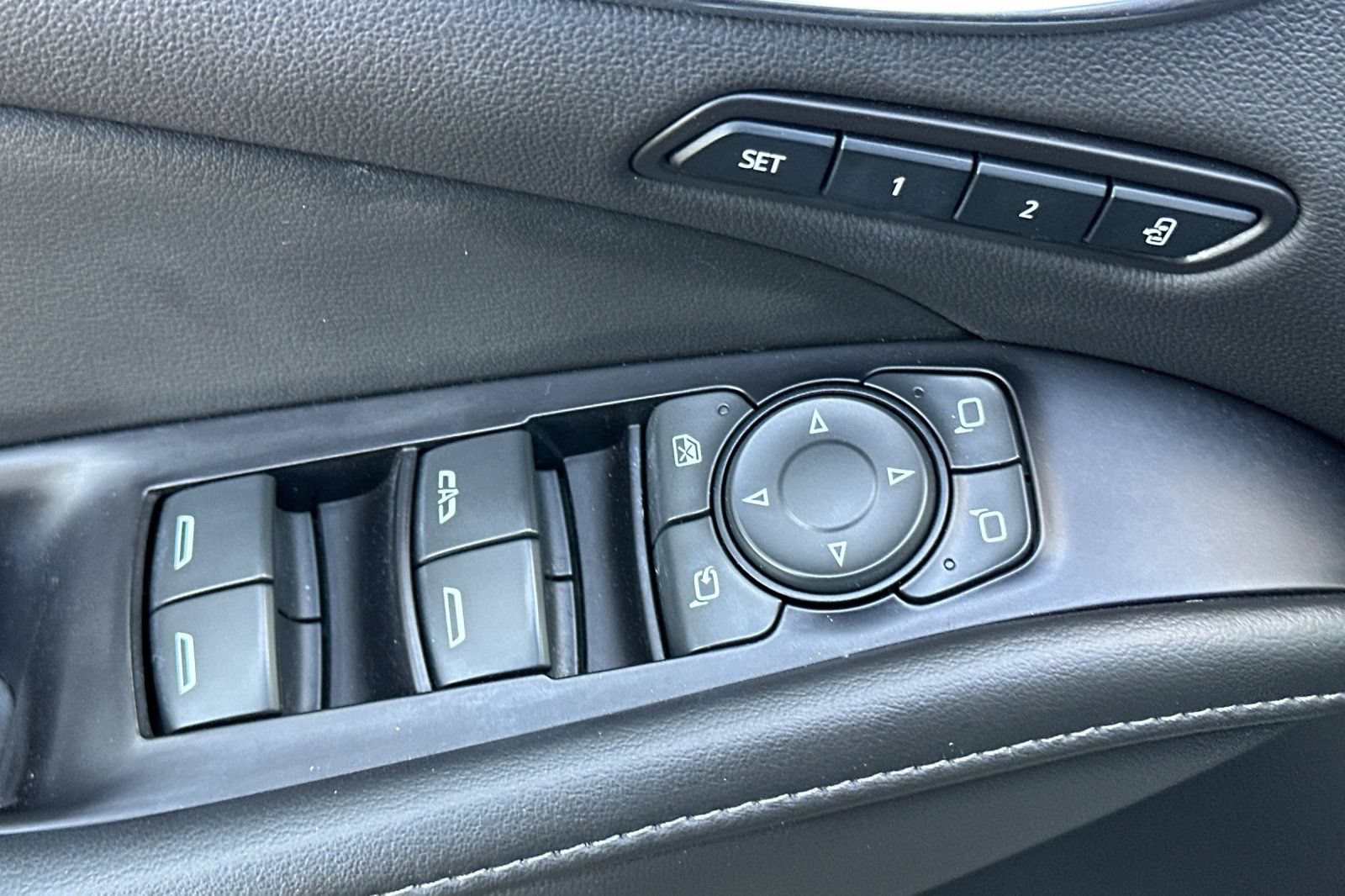 Used 2020 Buick Enclave Avenir w/ Avenir Technology Package AWD/4WD image 14