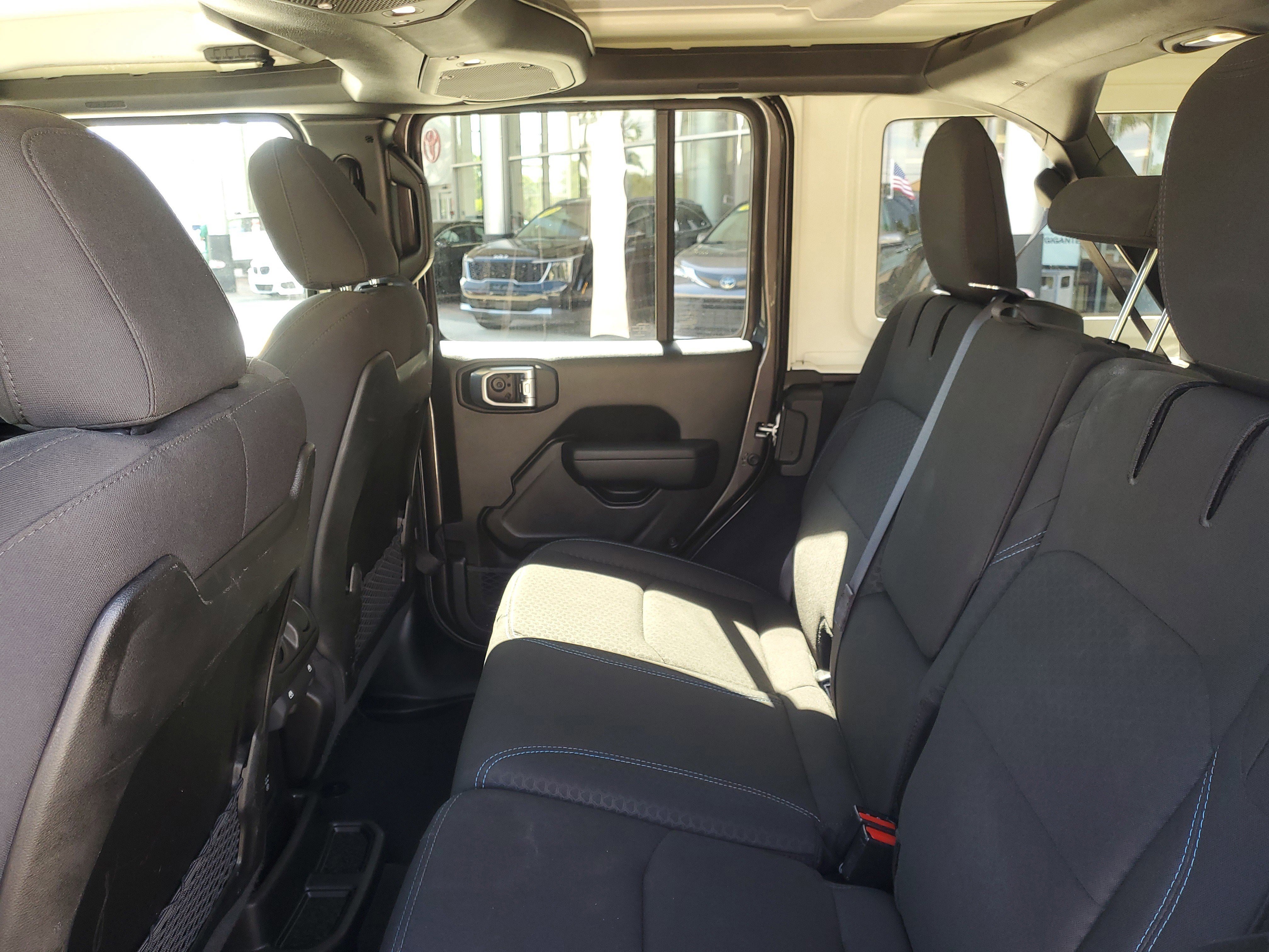 Used 2024 Jeep Wrangler Unlimited Rubicon 4xe image 12