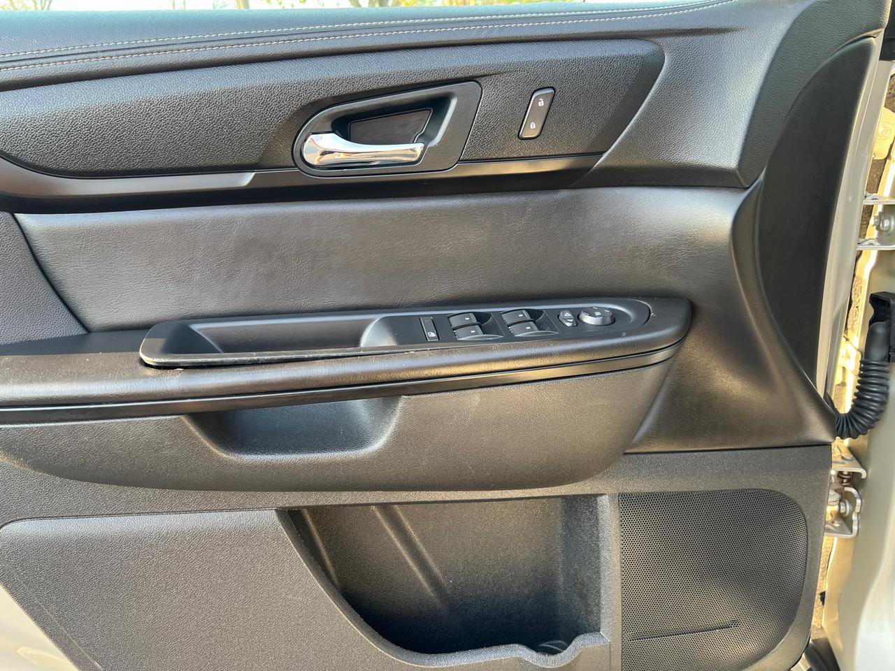Used 2016 GMC Acadia SLE FWD image 12
