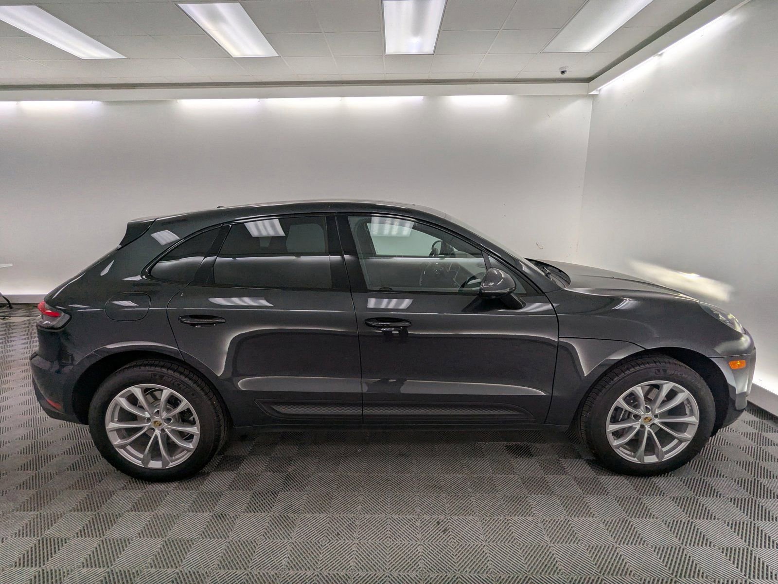 Certified 2026 Porsche Macan Turbo AWD/4WD image 8