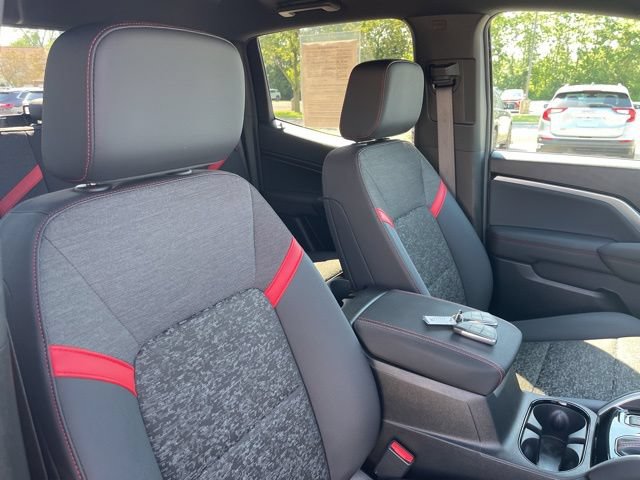 Used 2024 Chevrolet Colorado Z71 w/ Z71 Convenience Package 2 AWD/4WD image 34