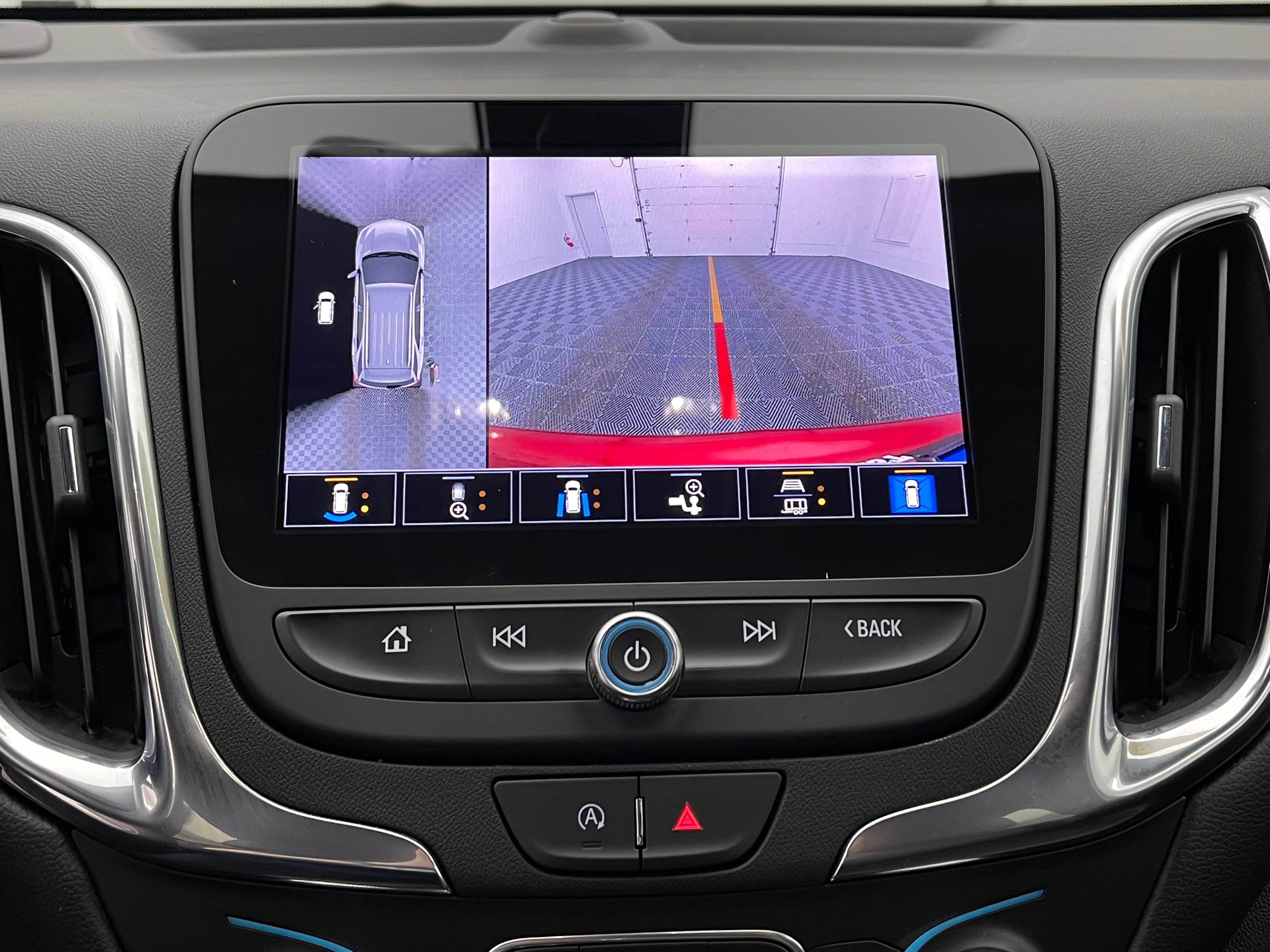 Used 2023 Chevrolet Equinox LT FWD image 4