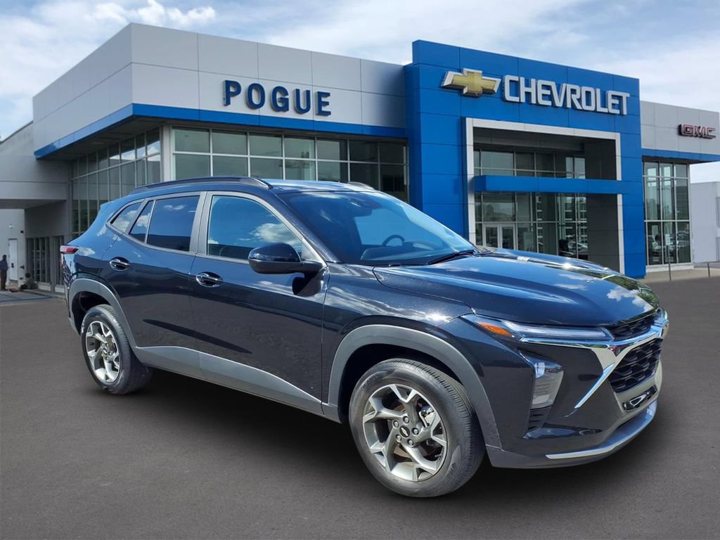 Used 2025 Chevrolet Trax LT w/ LT Convenience Package FWD image 1