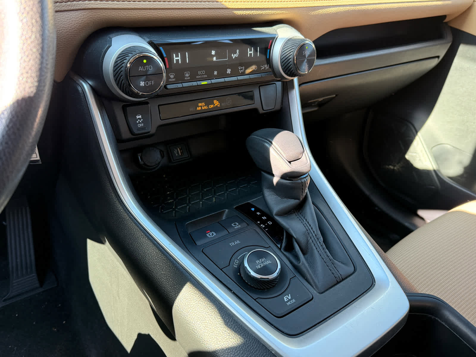 Used 2024 Toyota RAV4 LE image 21