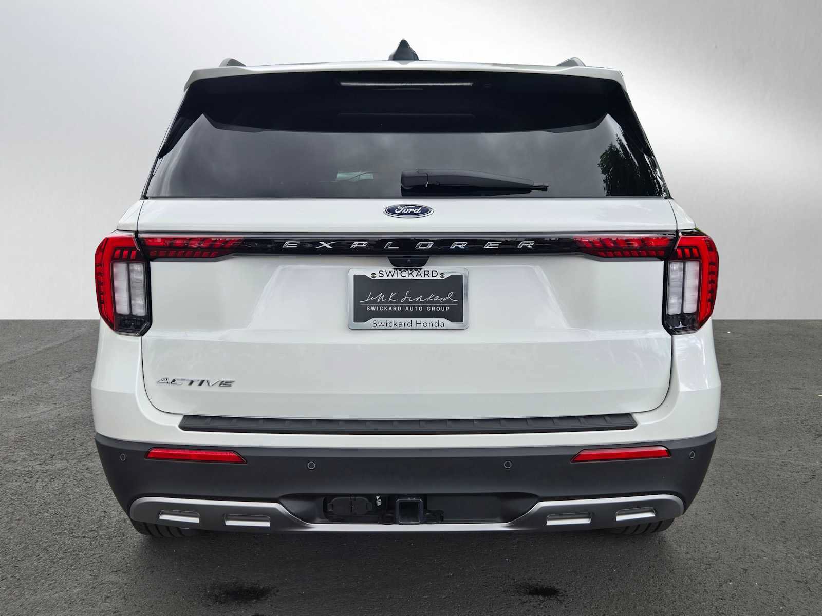 Used 2025 Ford Explorer Active w/ Active Comfort Package RWD image 4