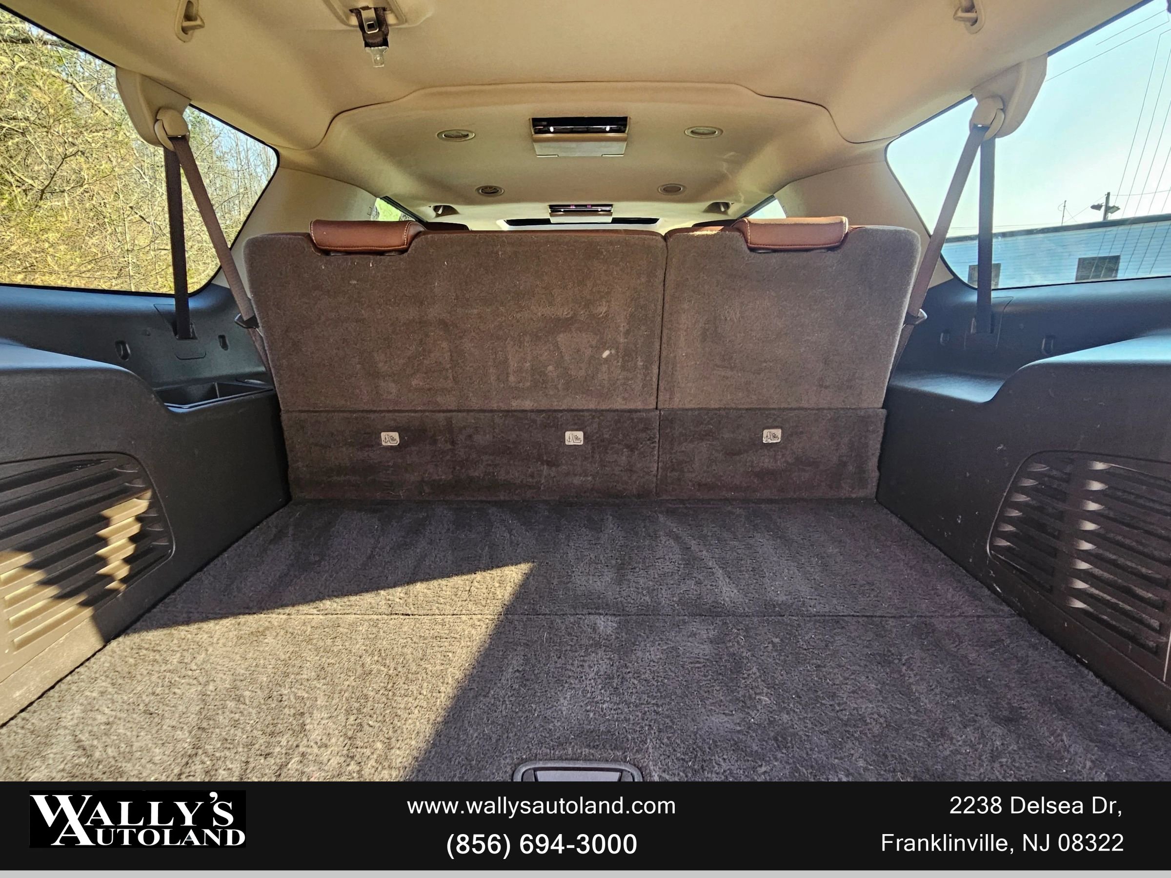 Used 2017 Chevrolet Suburban Premier image 25