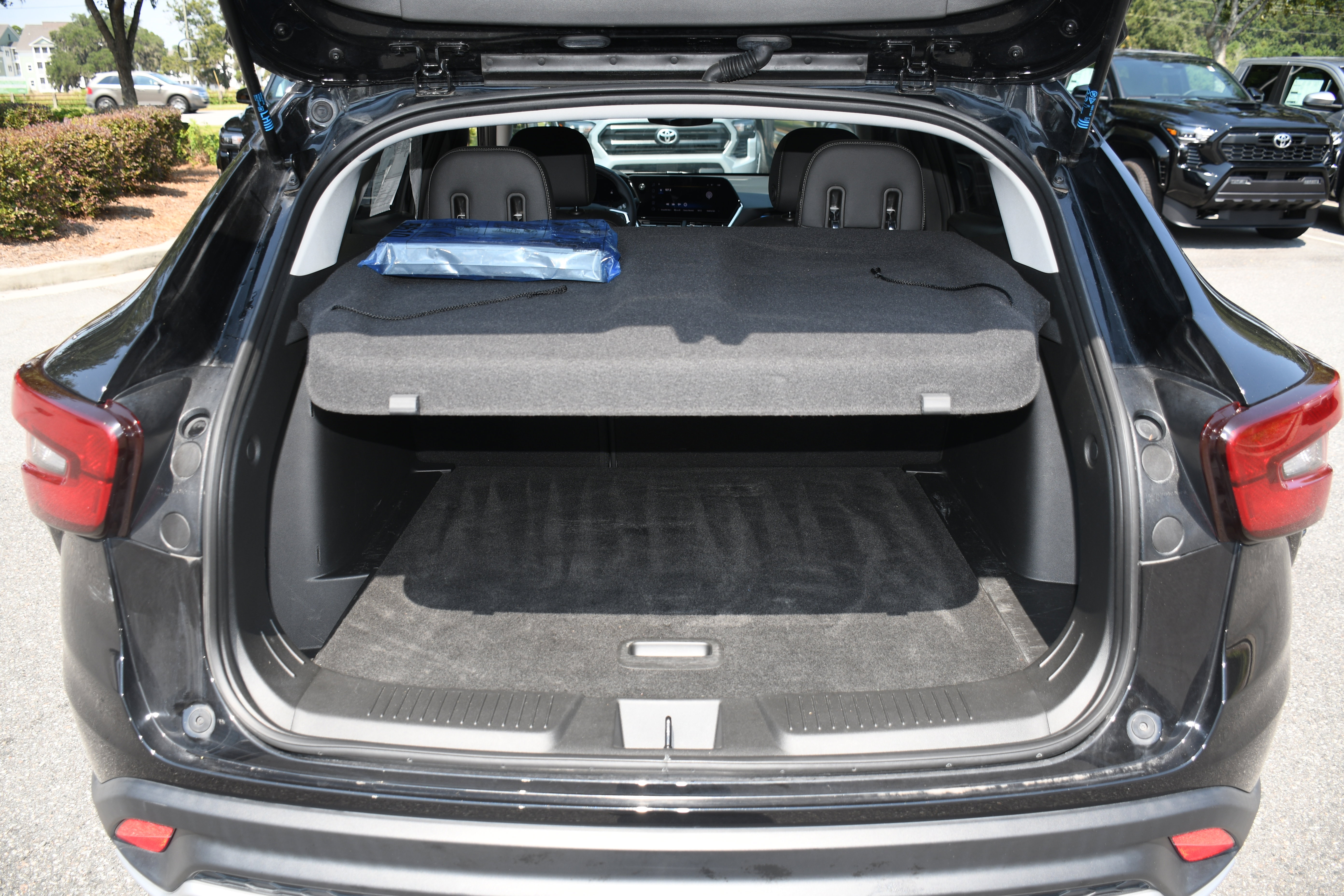 Used 2024 Chevrolet Trax LT w/ Driver Confidence Package image 17