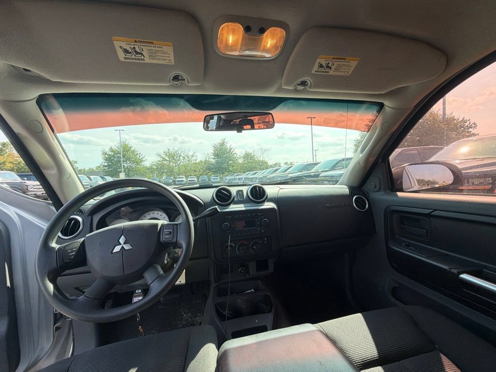 Used 2007 Mitsubishi Raider LS RWD image 5