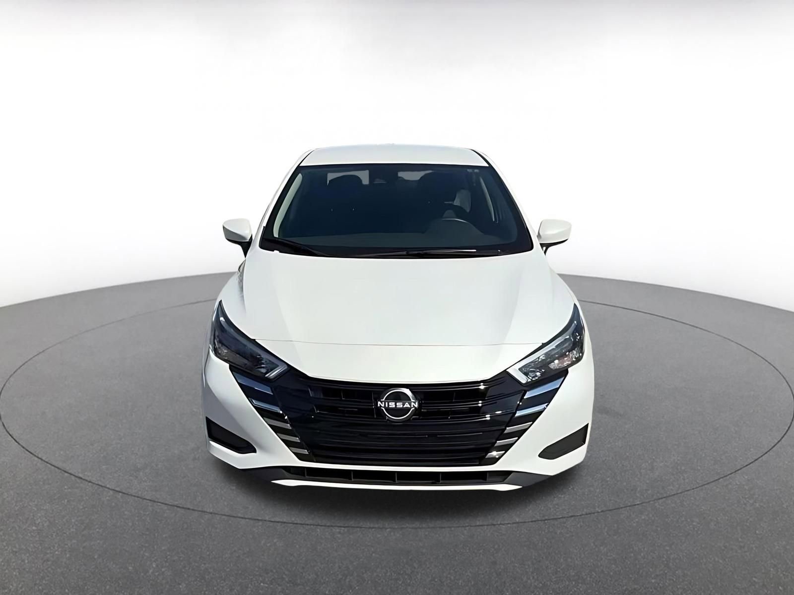 Used 2025 Nissan Versa SV image 4