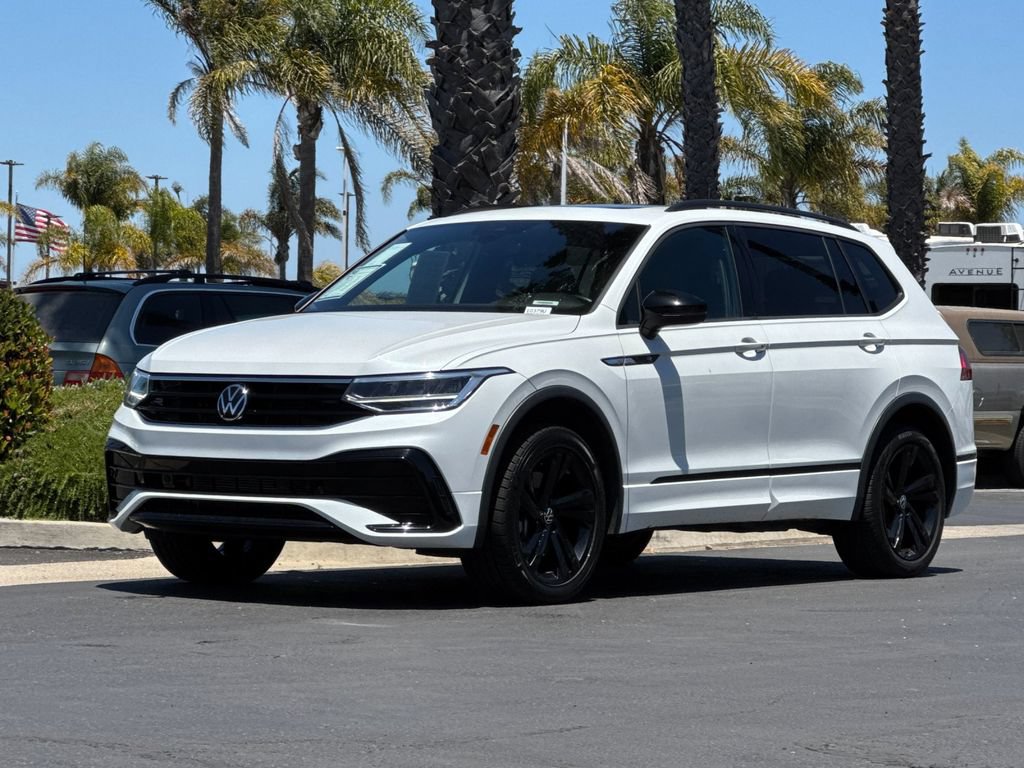 Used 2024 Volkswagen Tiguan SE R-Line AWD/4WD image 8
