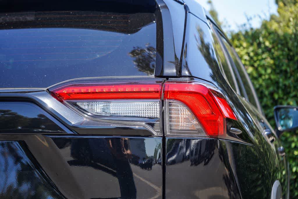 Used 2022 Toyota RAV4 LE AWD/4WD image 7