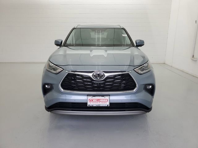 Used 2023 Toyota Highlander Platinum FWD image 3