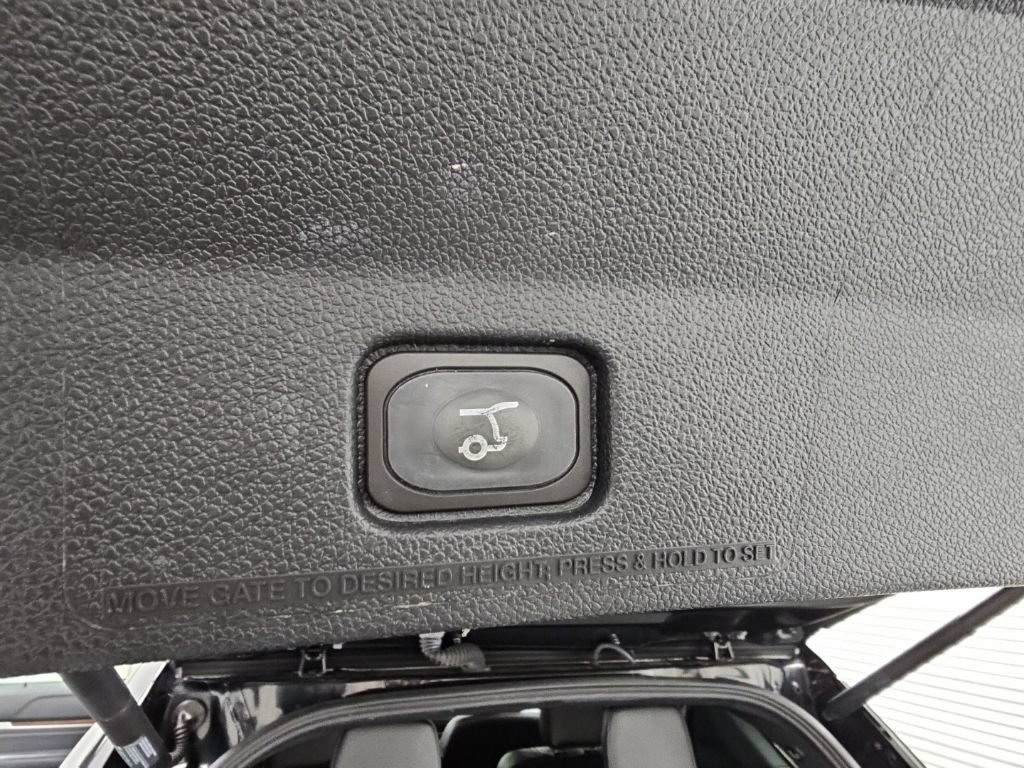 Used 2018 Ford Explorer Limited w/ Equipment Group 301A AWD/4WD image 39