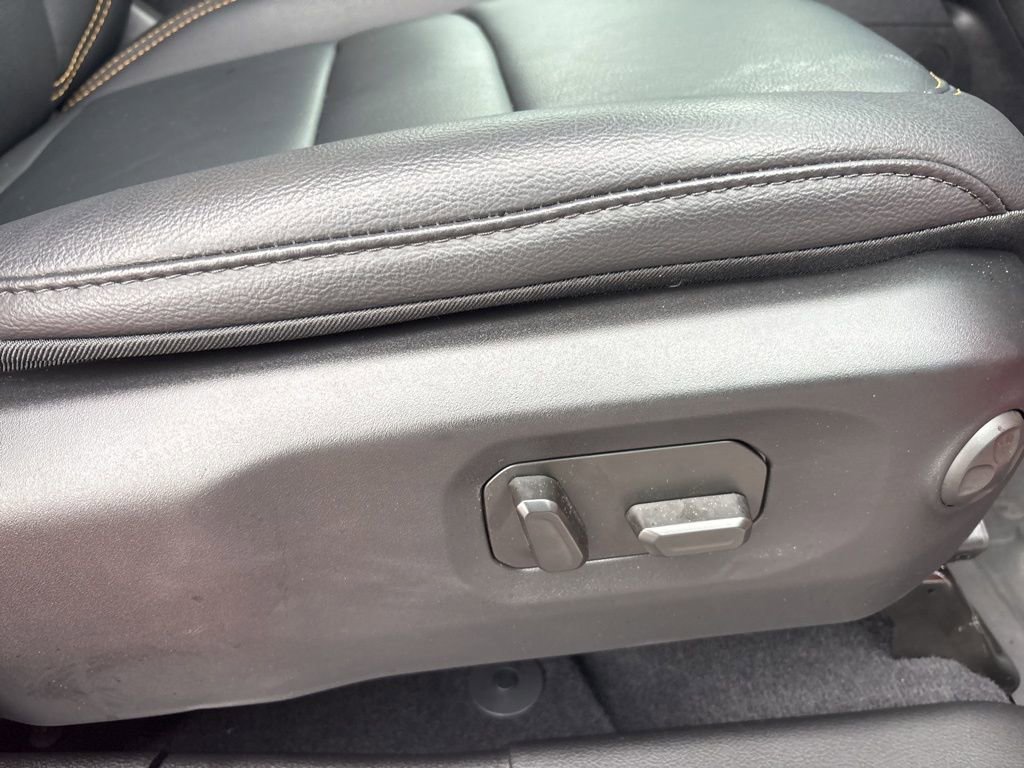 Used 2025 Jeep Wrangler Sahara image 28