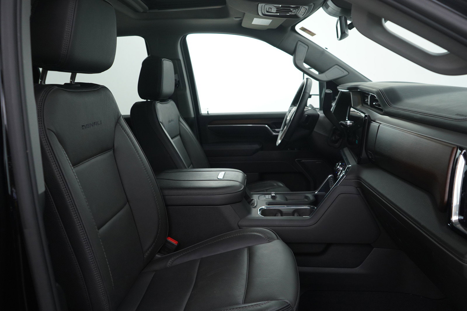 Used 2025 GMC Sierra 2500 Denali image 11