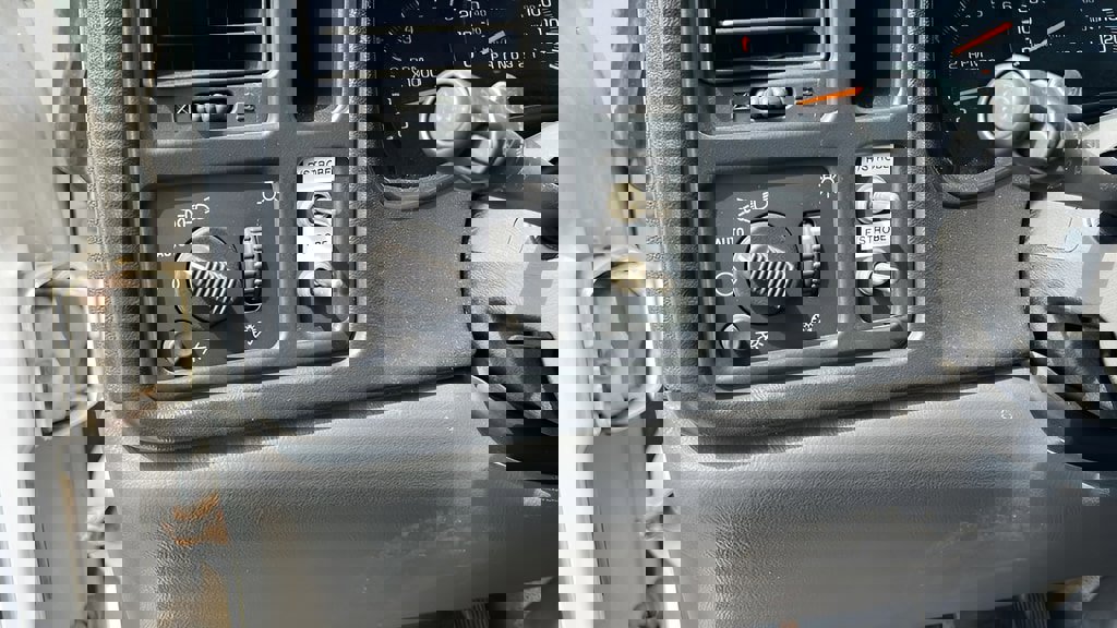 Used 2006 Chevrolet Silverado 3500 W/T w/ Snow Plow Prep Package image 14