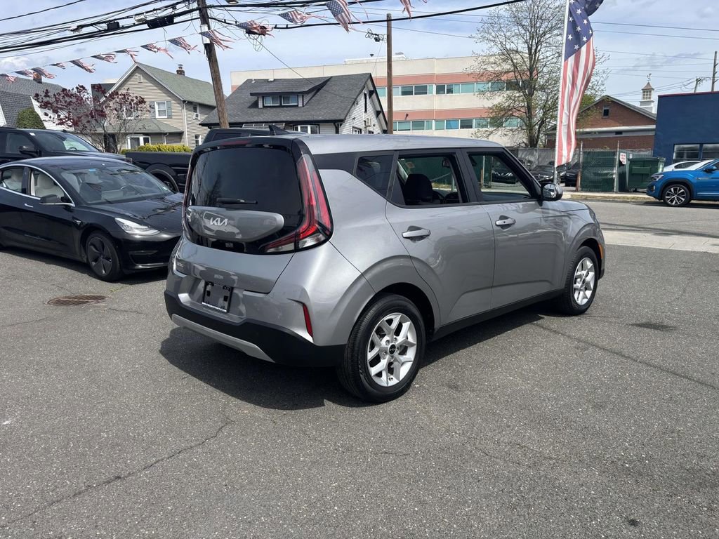 Used 2023 Kia Soul S FWD image 9