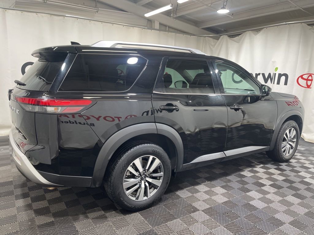 Used 2025 Nissan Pathfinder SL image 7