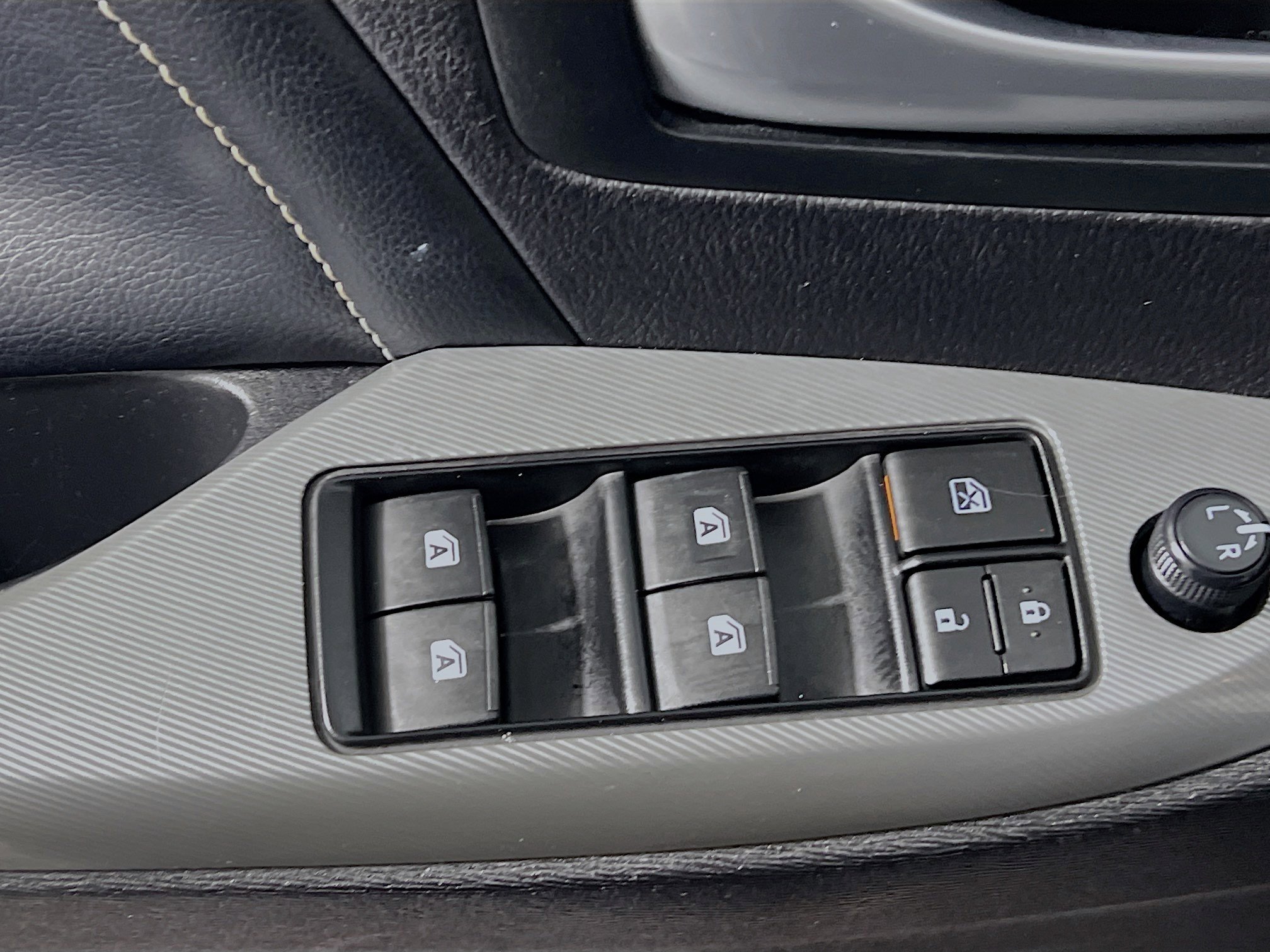 Used 2015 Toyota Sienna SE w/ SE Preferred Package image 17