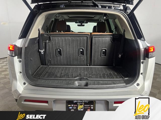 Used 2025 Nissan Pathfinder Platinum AWD/4WD image 19