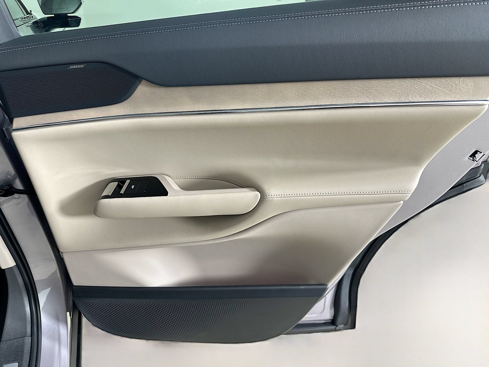 New 2026 Volvo EX90 Plus AWD/4WD image 40