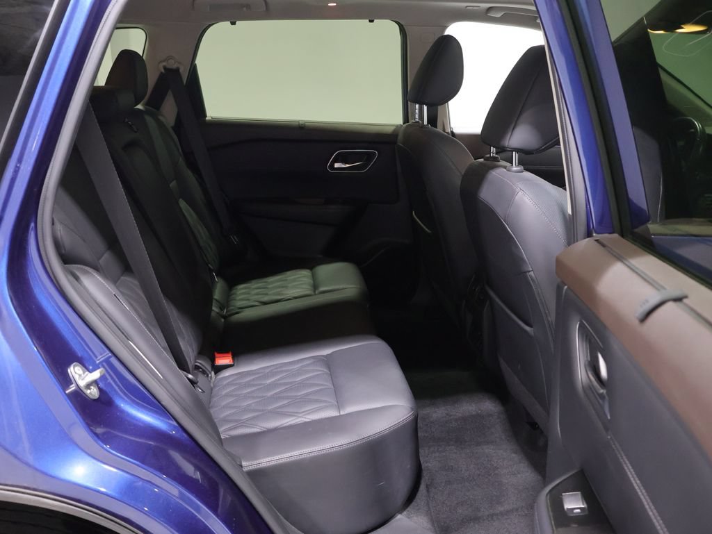 Used 2023 Nissan Rogue Platinum w/ Platinum Premium Package AWD/4WD image 23