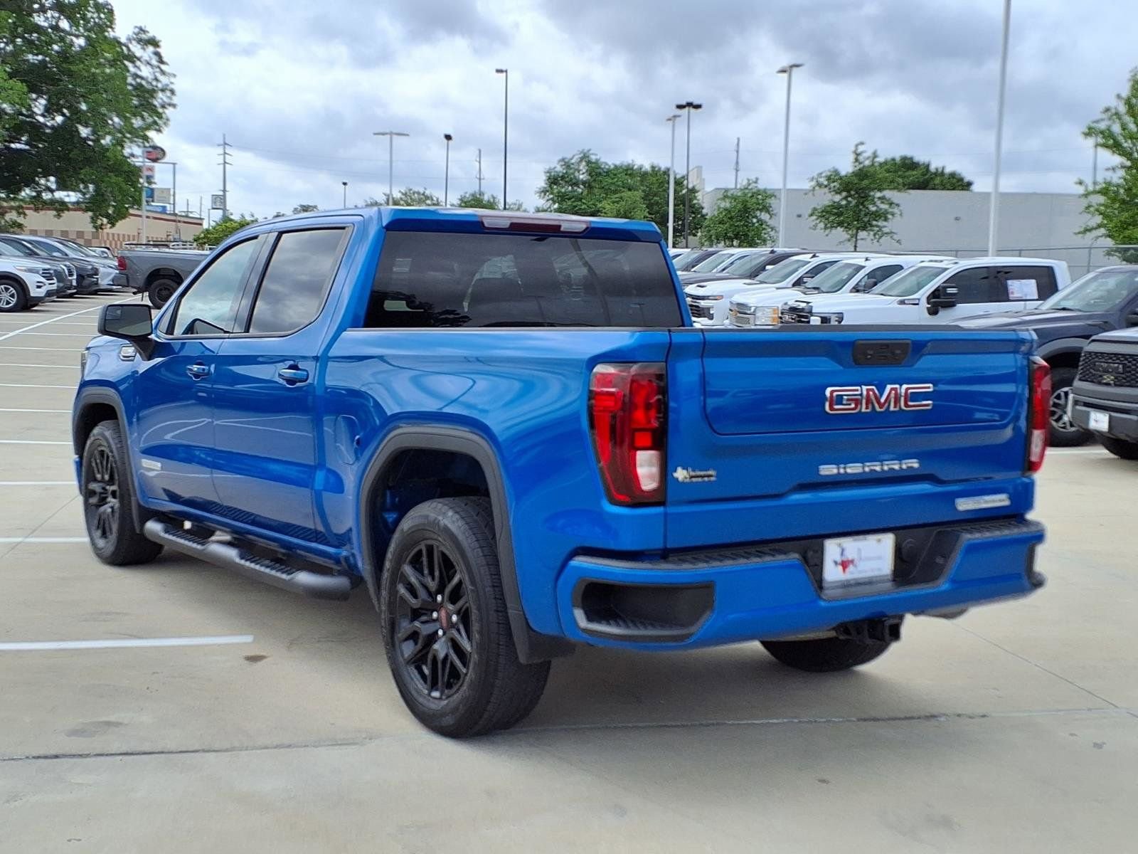 Used 2023 GMC Sierra 1500 Elevation RWD image 2