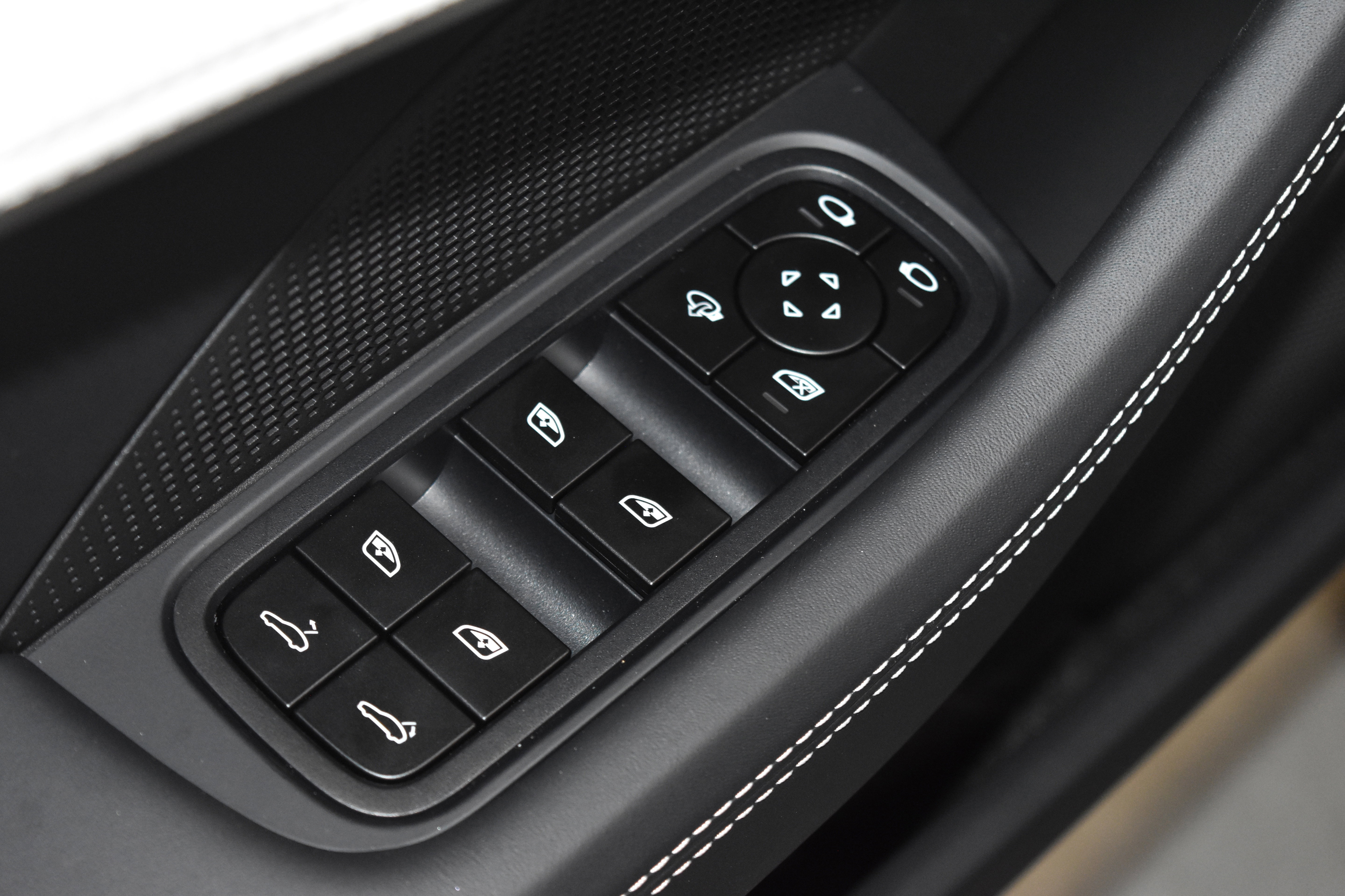 New 2025 Porsche Panamera 4 image 8