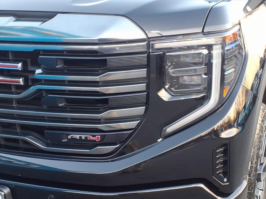Used 2024 GMC Sierra 1500 AT4 w/ Technology Package image 8
