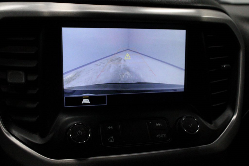 Used 2023 GMC Acadia SLE w/ Driver Convenience Package image 3