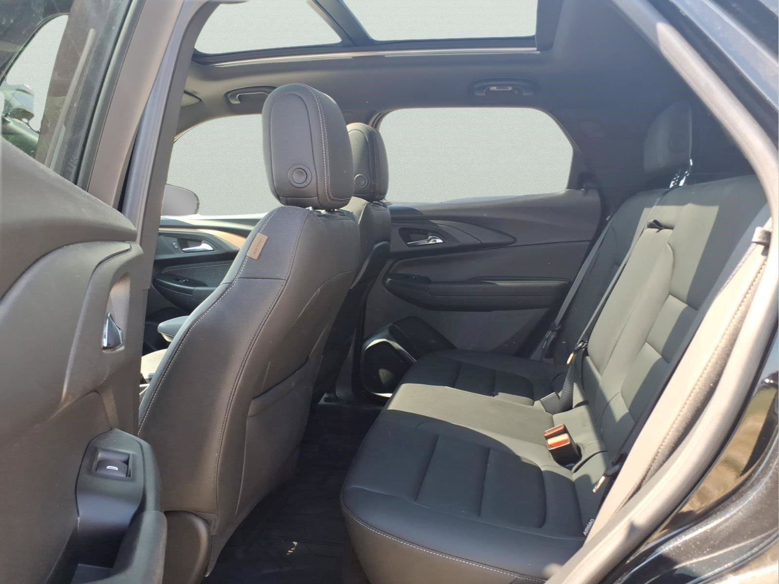 Used 2023 Chevrolet TrailBlazer ACTIV w/ Sun and Liftgate Package FWD image 11