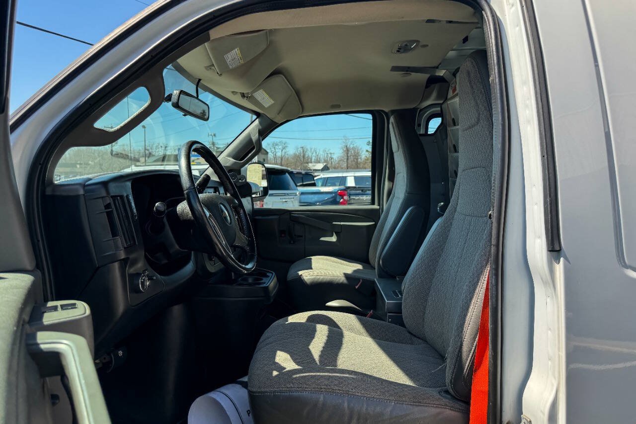 Used 2019 Chevrolet Express 2500 w/ Driver Convenience Package RWD image 21
