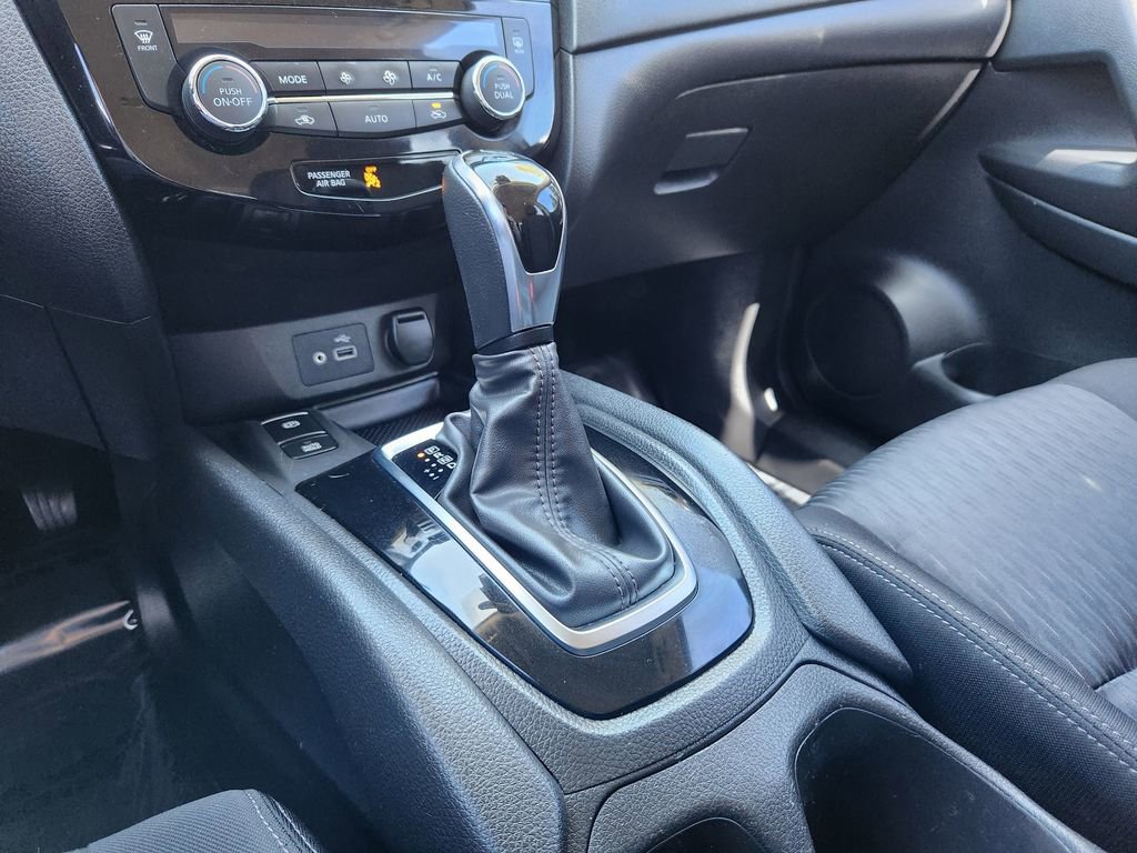 Used 2019 Nissan Rogue SV w/ Premium Package AWD/4WD image 17