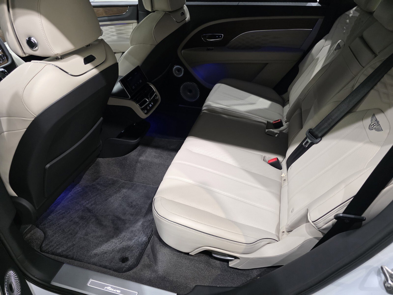 Used 2024 Bentley Bentayga Extended Wheelbase image 12