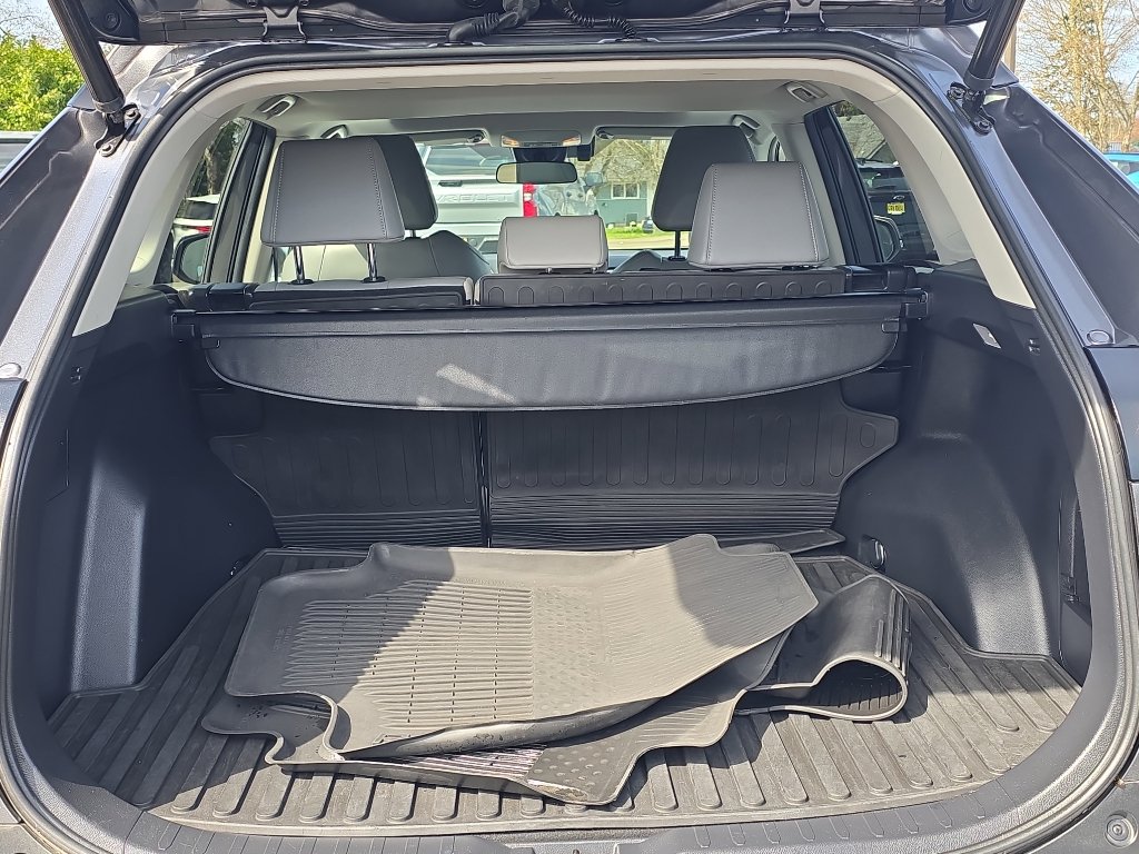 Used 2021 Toyota RAV4 XLE Premium AWD/4WD image 9