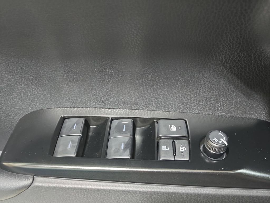 Used 2025 Toyota Camry SE image 26