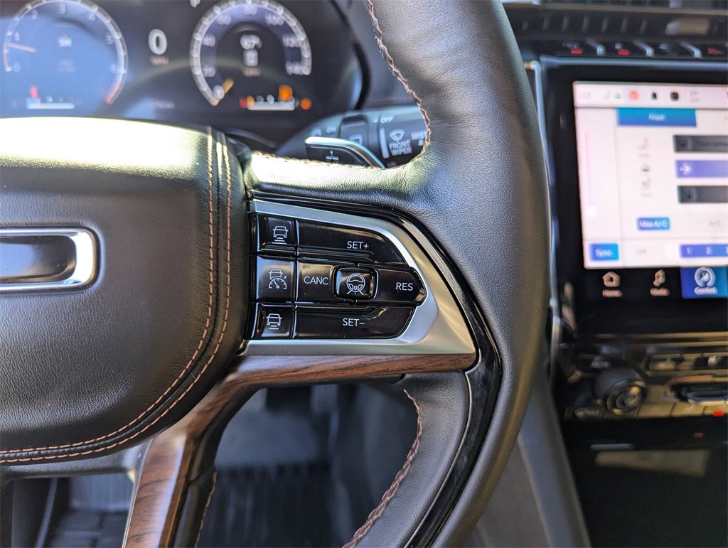 Used 2025 Jeep Grand Cherokee Summit w/ Obsidian Package image 23